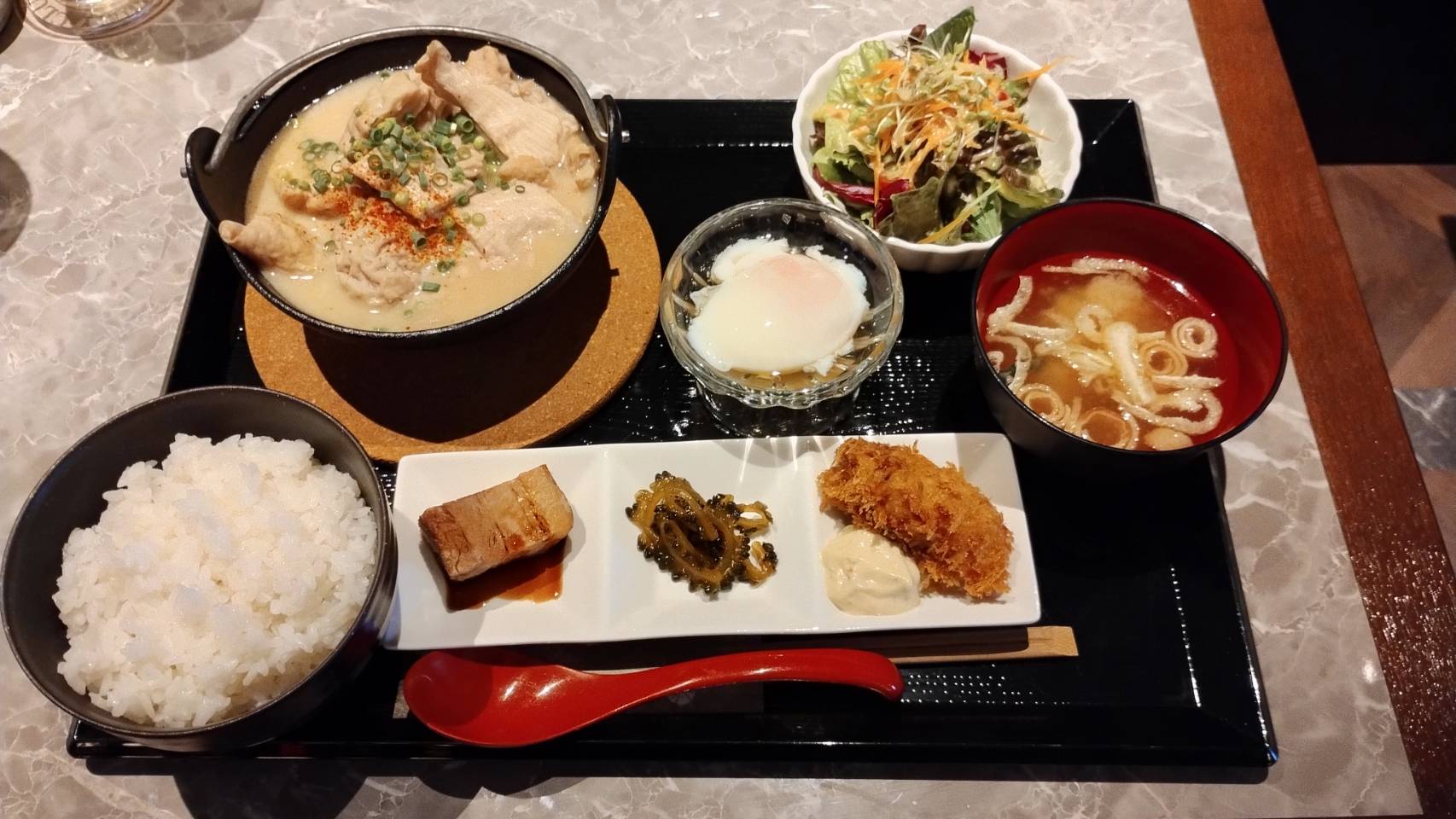 ”もつ煮込み”豆腐御膳